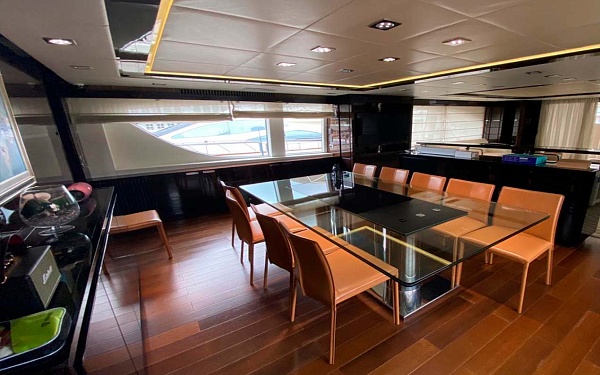 Аренда моторной яхты Azimut 116 в Сочи